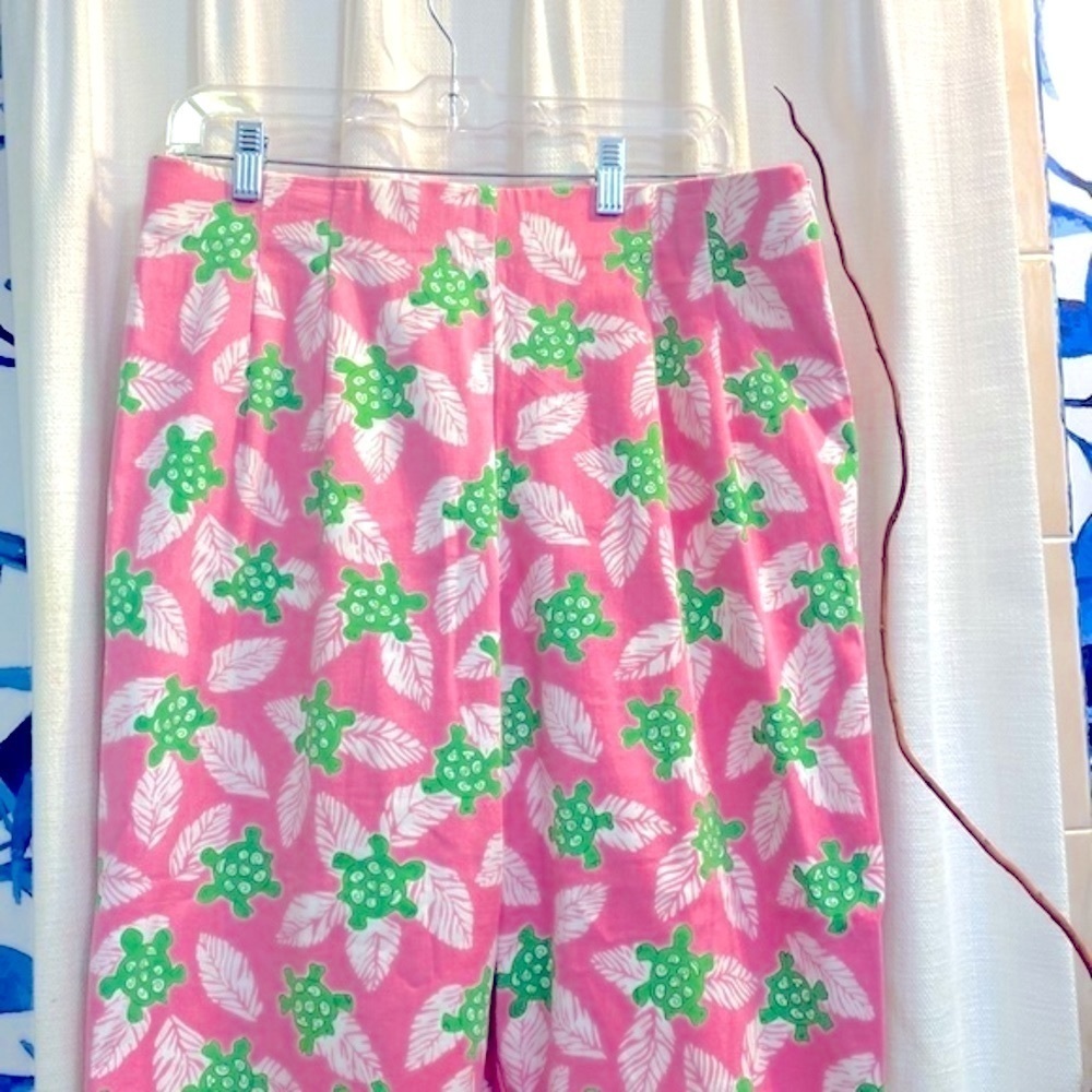 Women’s Briggs Petite Pink Green Turtles White Leaf Capri Cropped Stretch Pants - Picture 2 of 8